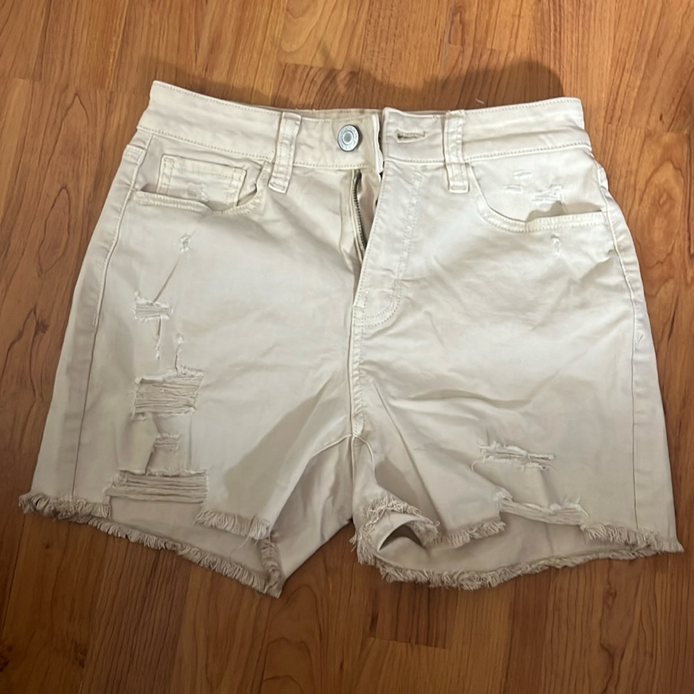 SO high rise Curvy Midi beige shorts size 3/26w